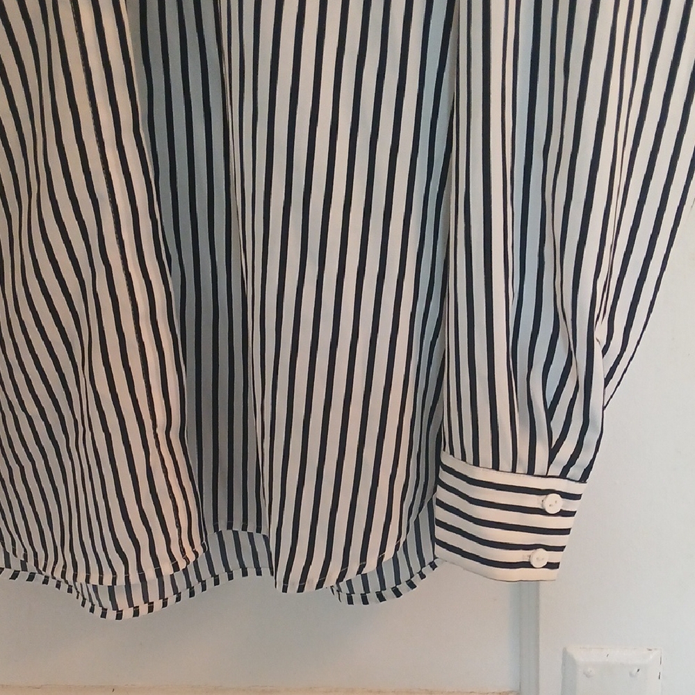H&M Navy Blue and White Button Down Blouse - Picture 3 of 14
